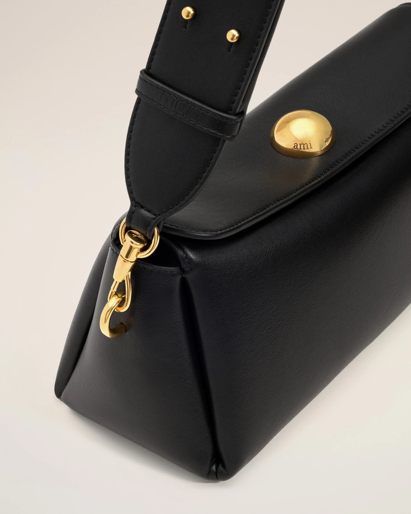 Carrousel Bag aus Leder in schwarz
