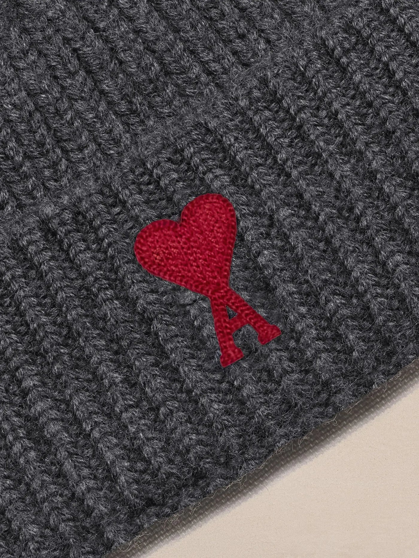 Mütze de Coeur grau-rot