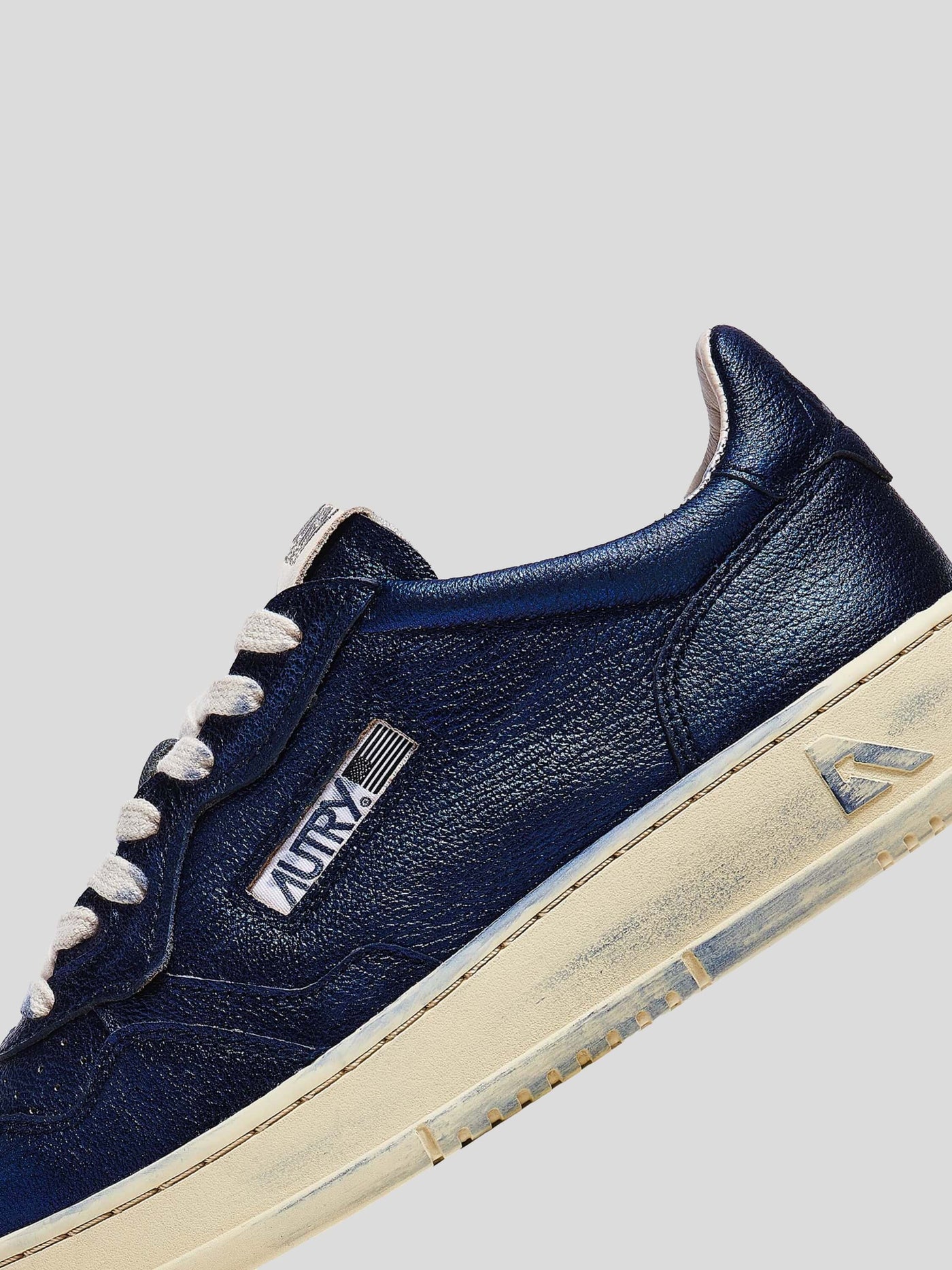 Autry Sneaker | Sneaker Medalist aus Ziegenleder metallic blau | AULW GM02 metal blue / ADAM/EVE