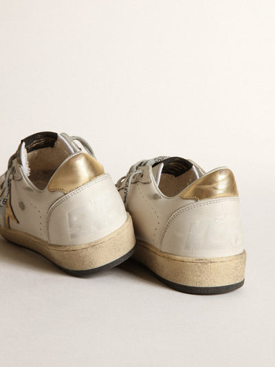 Golden Goose Sneaker | Ball Star Leder Sneaker in weiß mit goldenem Stern | GWF00117.F000783.80608 / ADAM/EVE