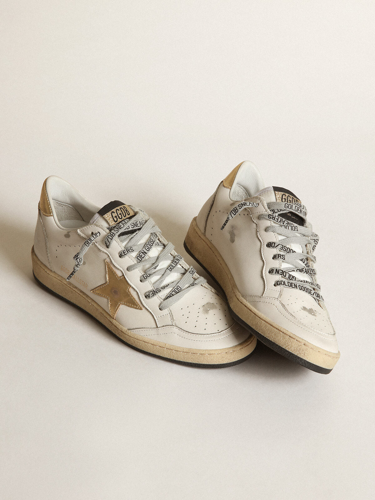 Golden Goose Sneaker | Ball Star Leder Sneaker in weiß mit goldenem Stern | GWF00117.F000783.80608 / ADAM/EVE