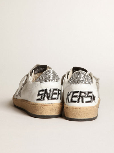 Golden Goose Sneaker | Ball Star Leder Sneaker in weiß mit silber Glitzer Stern | GWF00117.F003773.11325 / ADAM/EVE