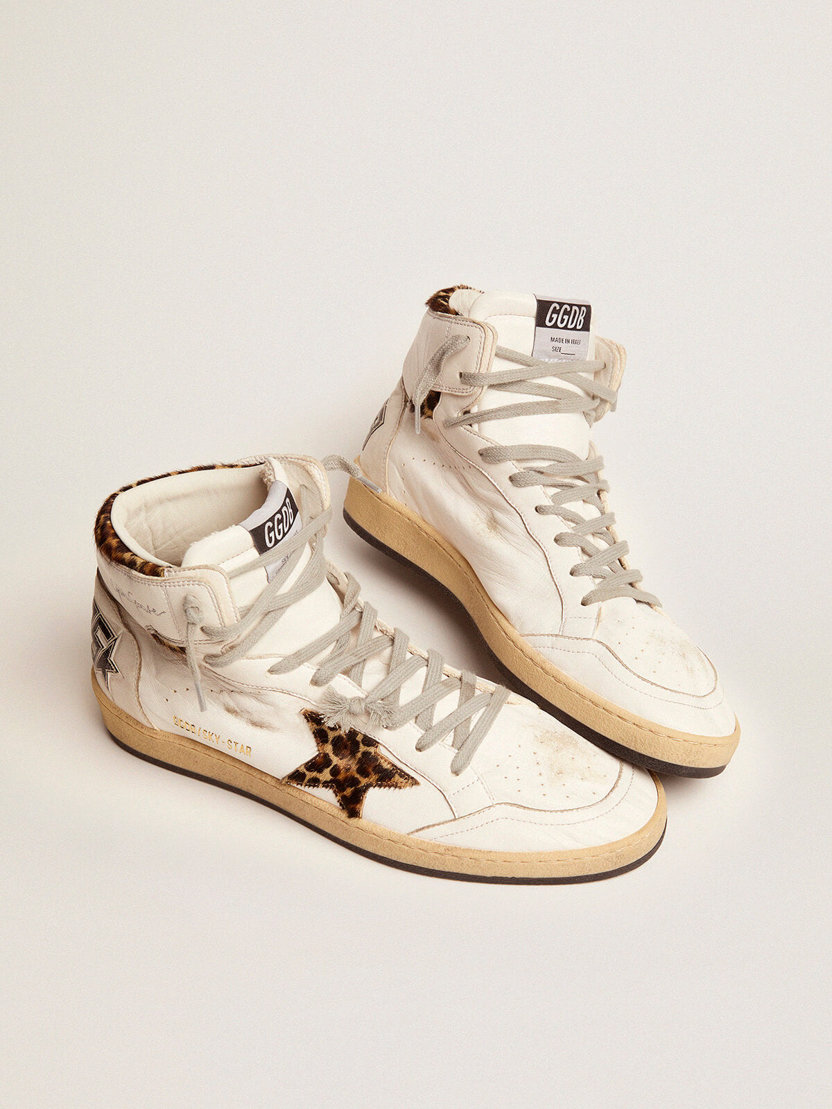 Golden Goose Sneaker | High Top Sky-Star Sneaker mit Leo Stern und Signatur weiß | GWF00230.F002193.10805 / ADAM/EVE