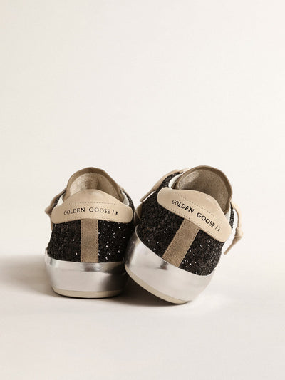 Golden Goose Sneaker | Super-Star Sneaker mit schwarzem Glitzer und beigem Stern | GWF00587.F004683.90401 / ADAM/EVE