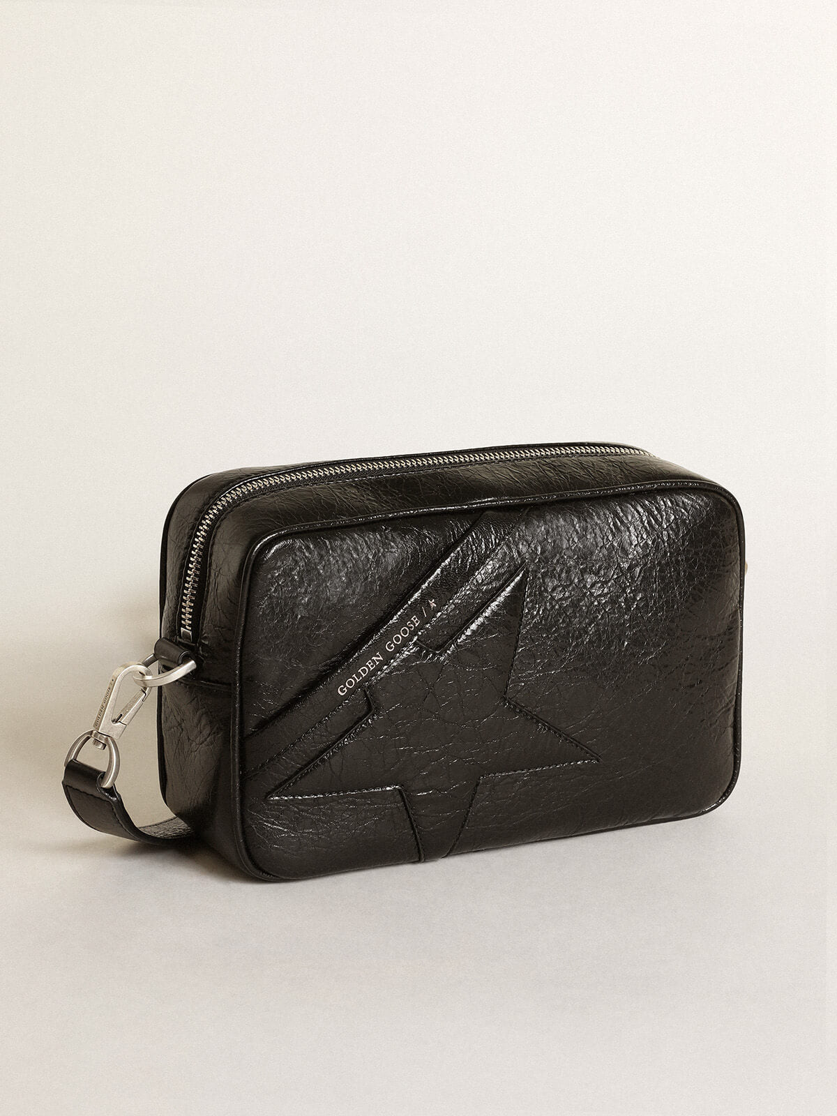 Golden Goose Taschen | Tasche Star Bag mit tonalem Stern aus Glanzleder in schwarz | GWA00375.A000334.90100 / ADAM/EVE