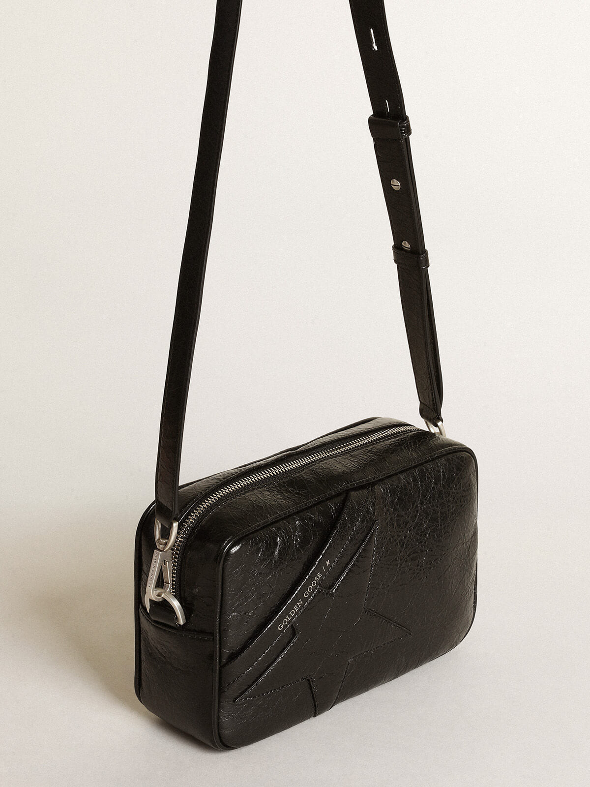 Golden Goose Taschen | Tasche Star Bag mit tonalem Stern aus Glanzleder in schwarz | GWA00375.A000334.90100 / ADAM/EVE