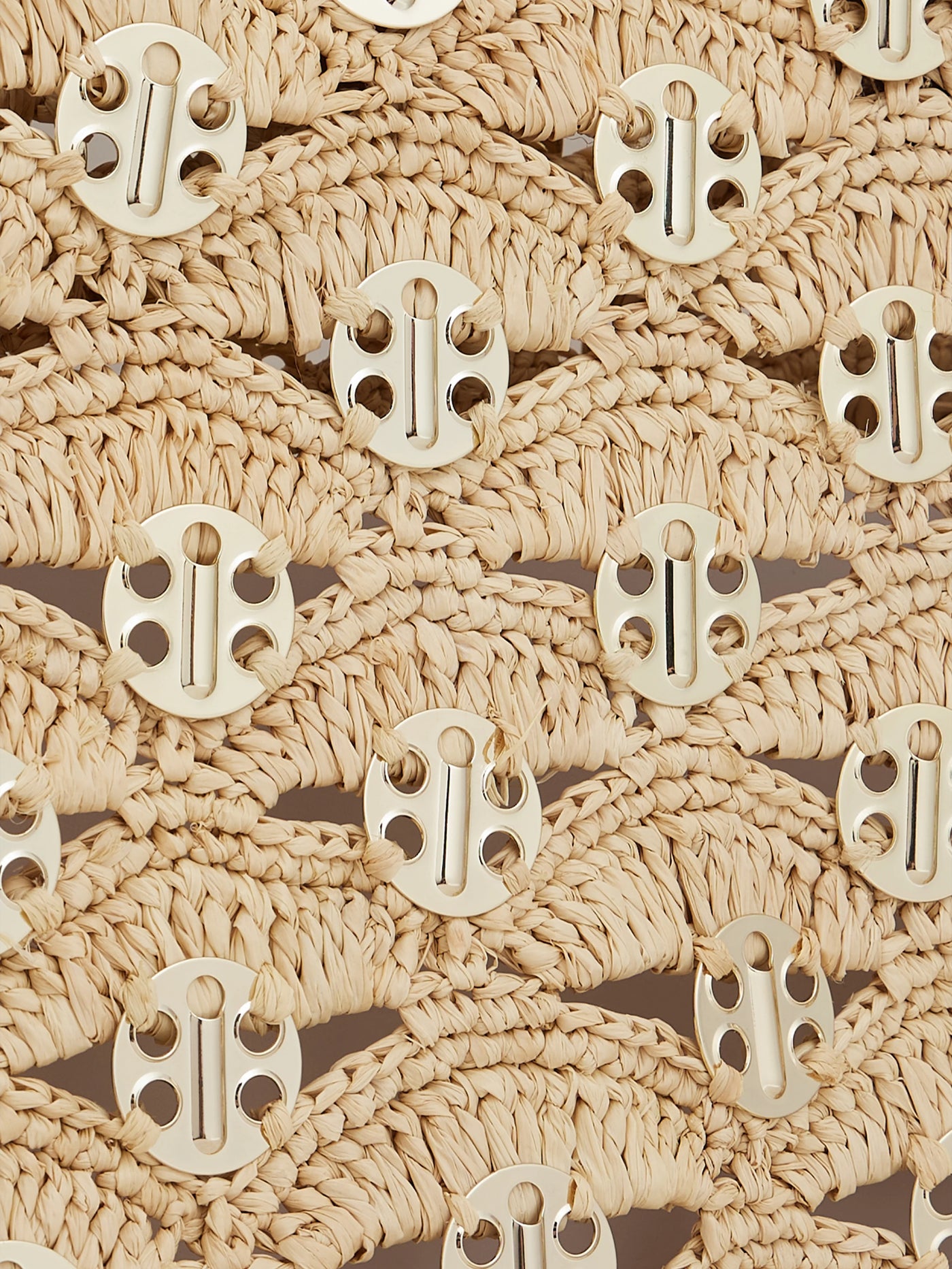 Raffia Tasche mit silbernen Applikationen in natur-beige