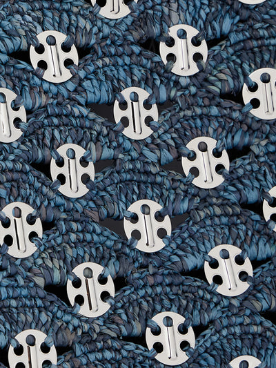 Raffia Tasche mit silbernen Applikationen in Denim blau